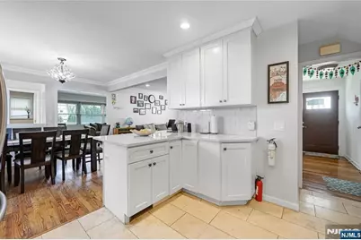 122 Village Circle West, Paramus, NJ 07652 - Photo 3