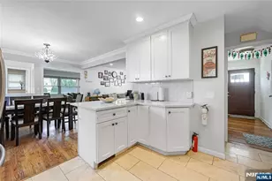 122 Village Cir W, Paramus, NJ 07652 - Photo 3