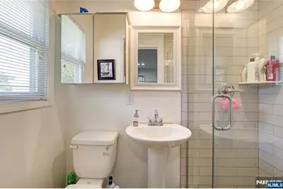 122 Village Circle West, Paramus, NJ 07652 - Photo 15