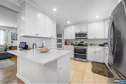 122 Village Circle West, Paramus, NJ 07652 - Photo 5