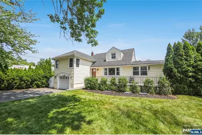122 Village Circle West, Paramus, NJ 07652 - Photo 23