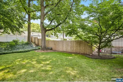 292 Gorden Drive, Paramus, NJ 07652 - Photo 45