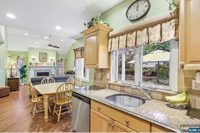 292 Gorden Drive, Paramus, NJ 07652 - Photo 9