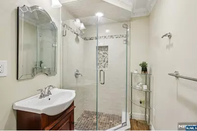 292 Gorden Drive, Paramus, NJ 07652 - Photo 29