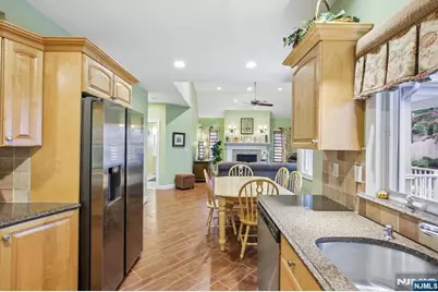 292 Gorden Drive, Paramus, NJ 07652 - Photo 15