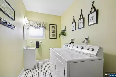 292 Gorden Drive, Paramus, NJ 07652 - Photo 27