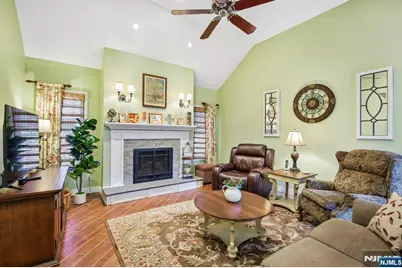 292 Gorden Drive, Paramus, NJ 07652 - Photo 19