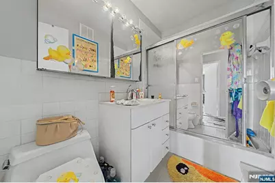 2000 Linwood Avenue 10R #10R, Fort Lee, NJ 07024 - Photo 17
