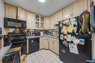 2000 Linwood Ave 10R, Fort Lee, NJ 07024 - Photo 11