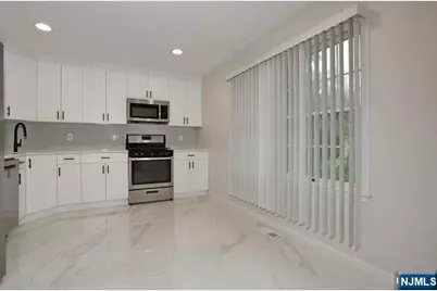 90 Elm Street, Allendale, NJ 07401 - Photo 5