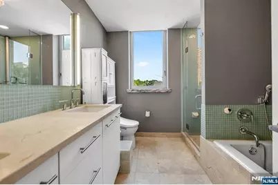 916 Hudson Park, Edgewater, NJ 07020 - Photo 21