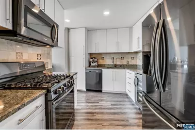 916 Hudson Park, Edgewater, NJ 07020 - Photo 15