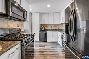 916 Hudson Park, Edgewater, NJ 07020 - Photo 15