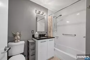 916 Hudson Park, Edgewater, NJ 07020 - Photo 27