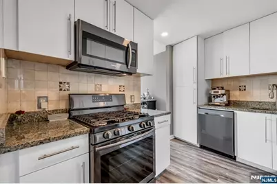 916 Hudson Park, Edgewater, NJ 07020 - Photo 13