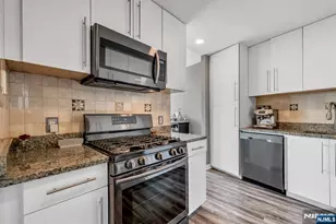 916 Hudson Park, Edgewater, NJ 07020 - Photo 13