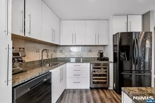 916 Hudson Park, Edgewater, NJ 07020 - Photo 13