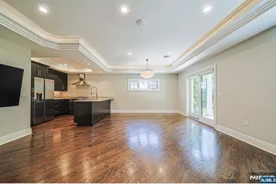 35 Marquis 35 #35, Edgewater, NJ 07020 - Photo 3