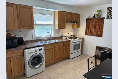 377 Westminster Place 2nd Floor #2nd Floor, Lodi, NJ 07644 - Photo 5