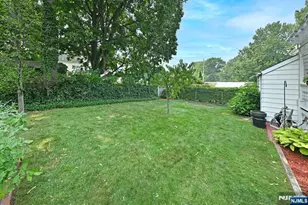 182 Roosevelt Pl, Maywood, NJ 07607 - Photo 23
