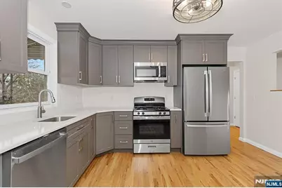 150 Arlington 1 #1, Clifton, NJ 07011 - Photo 3