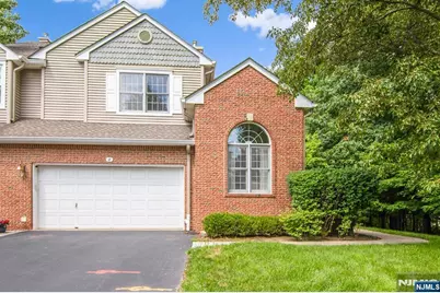 8 Clements Court C0068 #C0068, Roseland, NJ 07068 - Photo 3