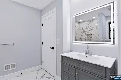 49 N Glenwood Drive, Bergenfield, NJ 07621 - Photo 39