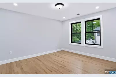 49 N Glenwood Drive, Bergenfield, NJ 07621 - Photo 37