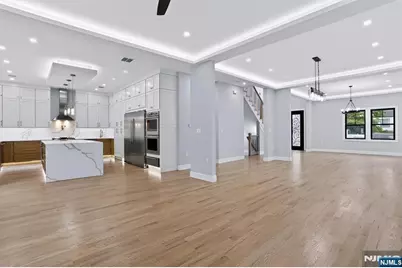 49 N Glenwood Drive, Bergenfield, NJ 07621 - Photo 11
