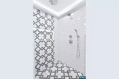 49 N Glenwood Drive, Bergenfield, NJ 07621 - Photo 29