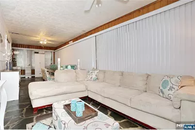 137 Manhattan Avenue, Waldwick, NJ 07463 - Photo 17