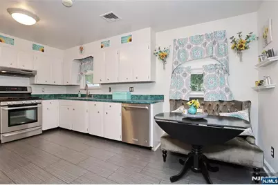 137 Manhattan Avenue, Waldwick, NJ 07463 - Photo 9