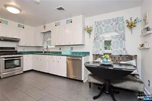 137 Manhattan Ave, Waldwick, NJ 07463 - Photo 9