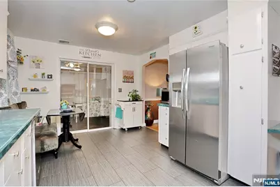 137 Manhattan Avenue, Waldwick, NJ 07463 - Photo 13