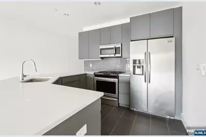 1 Executive 404 #404, Fort Lee, NJ 07024 - Photo 31