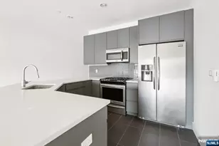 1 Executive 404, Fort Lee, NJ 07024 - Photo 31