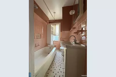 90 Spring Valley Avenue, Hackensack, NJ 07601 - Photo 15