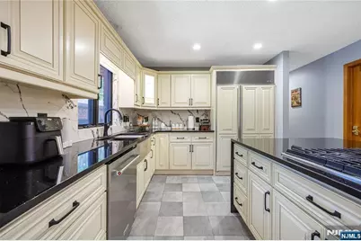 141 Burton Avenue, Hasbrouck Heights, NJ 07604 - Photo 15