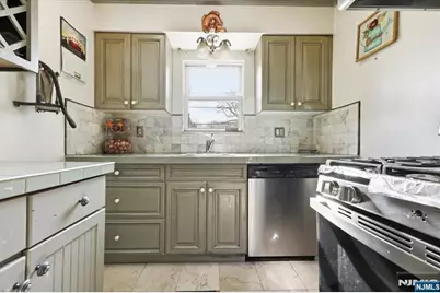 409 Tryon Avenue, Englewood, NJ 07631 - Photo 5