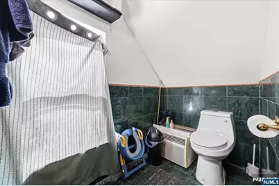 409 Tryon Avenue, Englewood, NJ 07631 - Photo 23