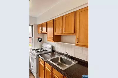 401 W Madison Avenue 27 #27, Dumont, NJ 07628 - Photo 9