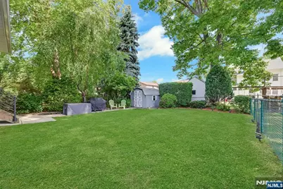 81 Riverview Avenue, Cliffside Park, NJ 07010 - Photo 17