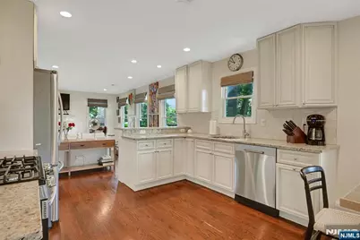 81 Riverview Avenue, Cliffside Park, NJ 07010 - Photo 7