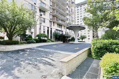 160 Overlook Avenue 19D #19D, Hackensack, NJ 07601 - Photo 13