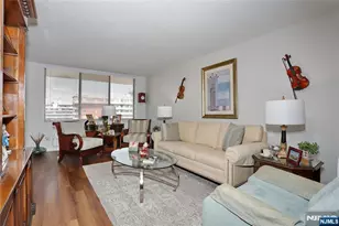 160 Overlook Ave 19D, Hackensack, NJ 07601 - Photo 1