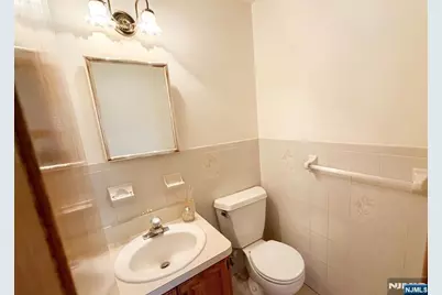 236 Grant Avenue A #A, Cliffside Park, NJ 07010 - Photo 9