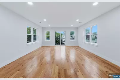 219 S Burnett Street, East Orange, NJ 07018 - Photo 5