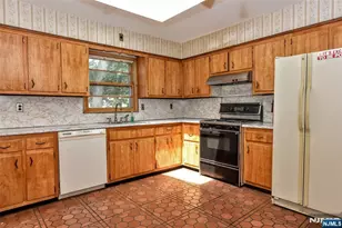 479 Goffle Rd, Wyckoff Township, NJ 07481 - Photo 9