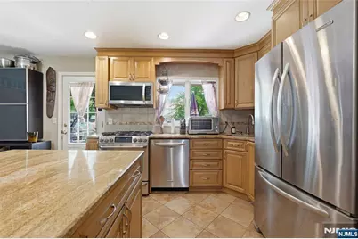 17 Van Court, Waldwick, NJ 07463 - Photo 3