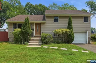17 Van Ct, Waldwick, NJ 07463 - Photo 1